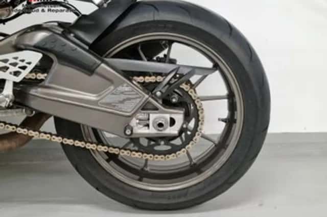 BMW S (2011) thumbnail 4