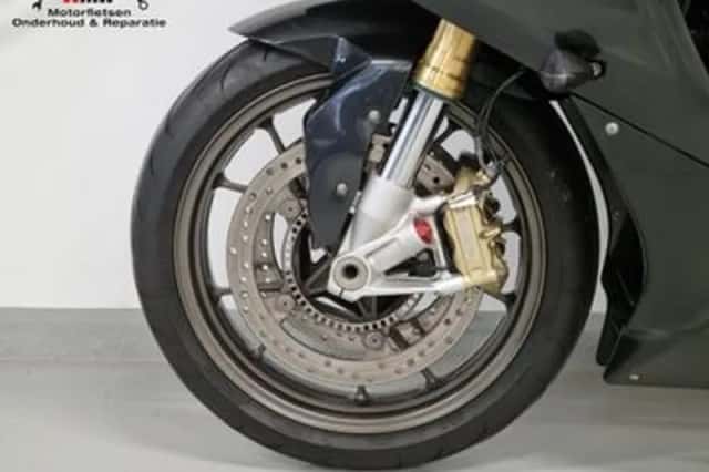 BMW S (2011) thumbnail 6