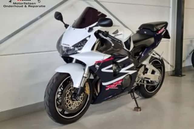 Honda CBR (2002) thumbnail 2