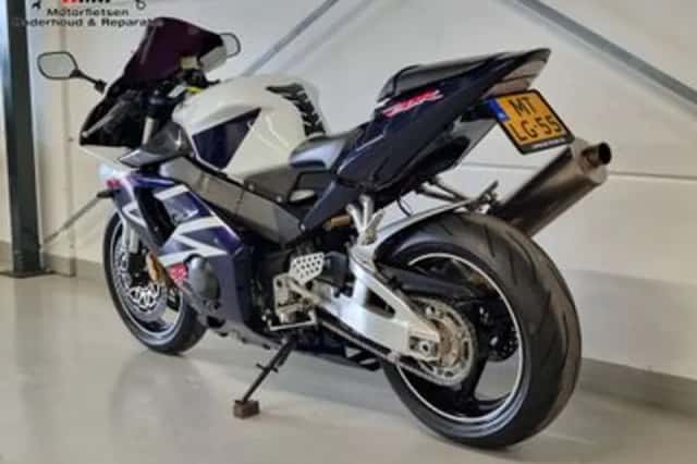 Honda CBR (2002) thumbnail 3