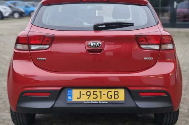 Kia Rio (2020) thumbnail 6