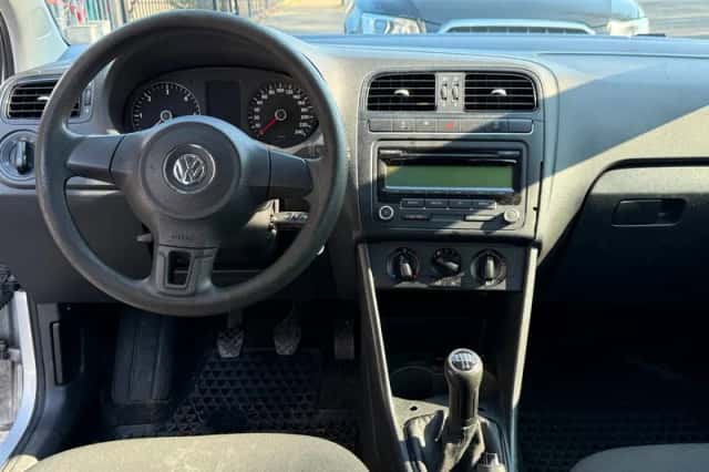 Volkswagen Polo (2011) thumbnail 6