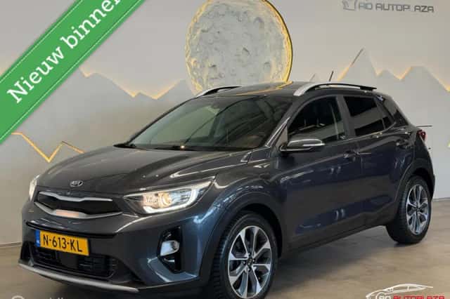 Kia Stonic (2017) thumbnail 1