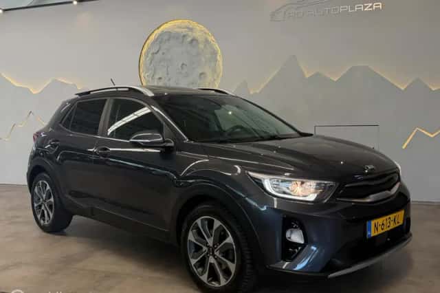 Kia Stonic (2017) thumbnail 5