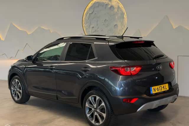 Kia Stonic (2017) thumbnail 6
