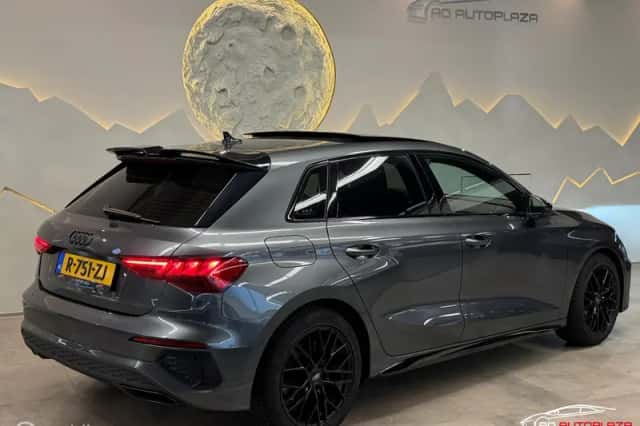 Audi A3 (2023) thumbnail 2