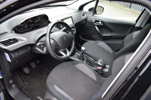 Peugeot 2008 (2019) thumbnail 6
