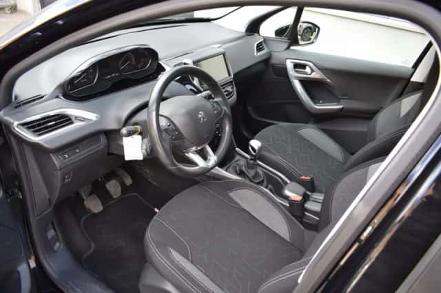 Peugeot 2008 (2019) thumbnail 6