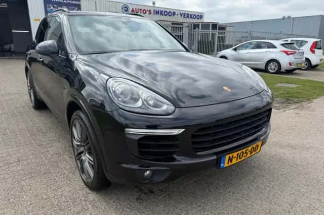 Porsche Cayenne (2018) thumbnail 2