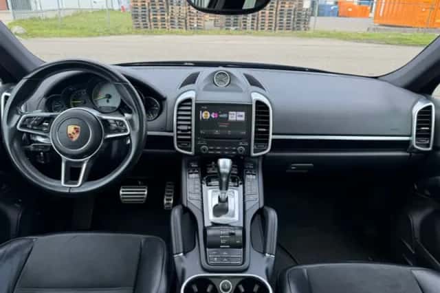 Porsche Cayenne (2018) thumbnail 6