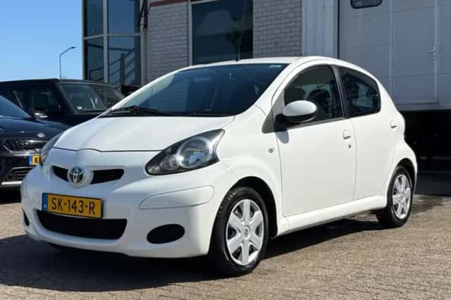 Toyota Aygo (2011) thumbnail 1