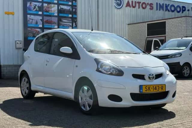 Toyota Aygo (2011) thumbnail 2