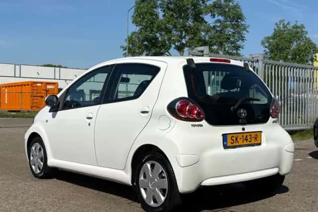 Toyota Aygo (2011) thumbnail 4