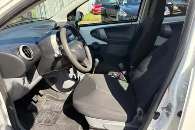 Toyota Aygo (2011) thumbnail 5