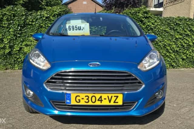 Ford Fiesta (2013) thumbnail 4
