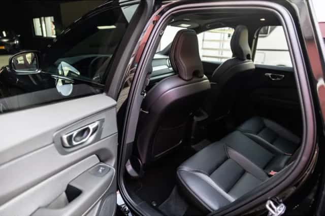 Volvo XC60 (2024) thumbnail 6