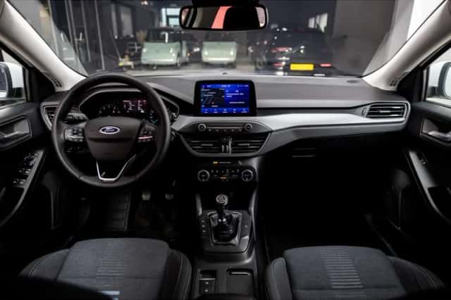 Ford Focus (2022) thumbnail 2