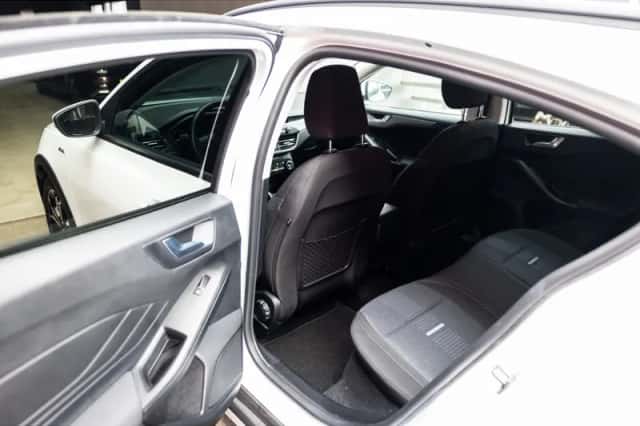Ford Focus (2022) thumbnail 6