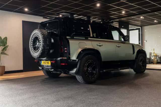 Land Rover Defender (2020) thumbnail 3