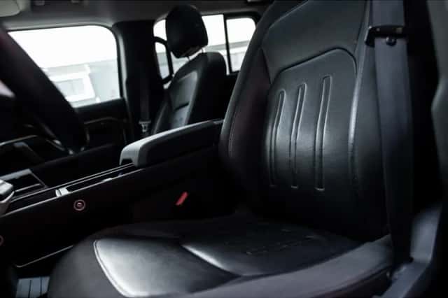 Land Rover Defender (2020) thumbnail 4