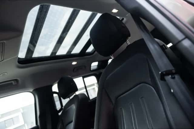 Land Rover Defender (2020) thumbnail 5