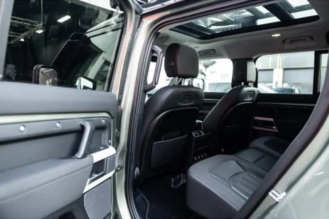 Land Rover Defender (2020) thumbnail 6