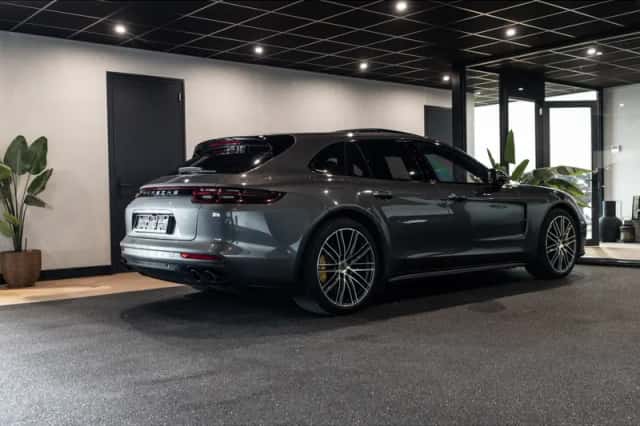 Porsche Panamera (2018) thumbnail 3