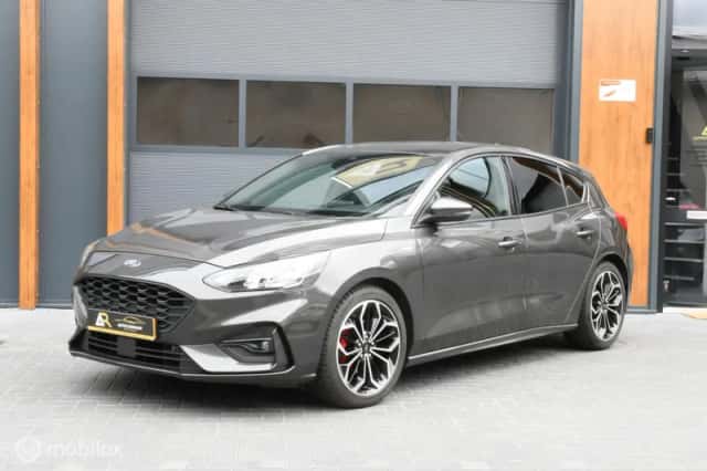 Ford Focus (2021) thumbnail 1