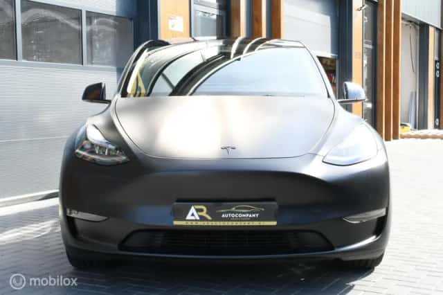 Tesla Model Y (2022) thumbnail 3