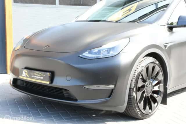 Tesla Model Y (2022) thumbnail 5