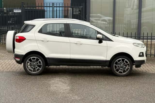 Ford EcoSport (2015) thumbnail 3