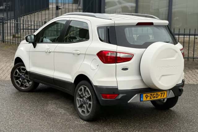 Ford EcoSport (2015) thumbnail 5