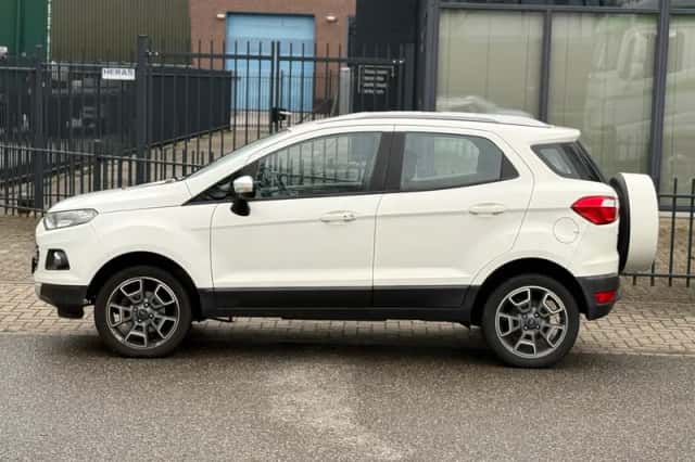 Ford EcoSport (2015) thumbnail 6
