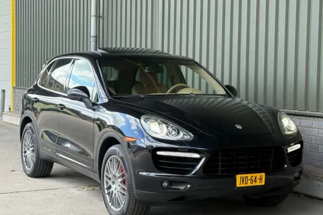 Porsche Cayenne (2012) thumbnail 3