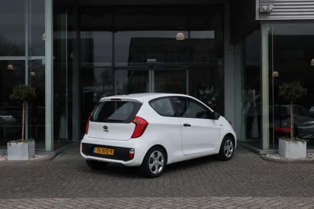 Kia Picanto (2012) thumbnail 5