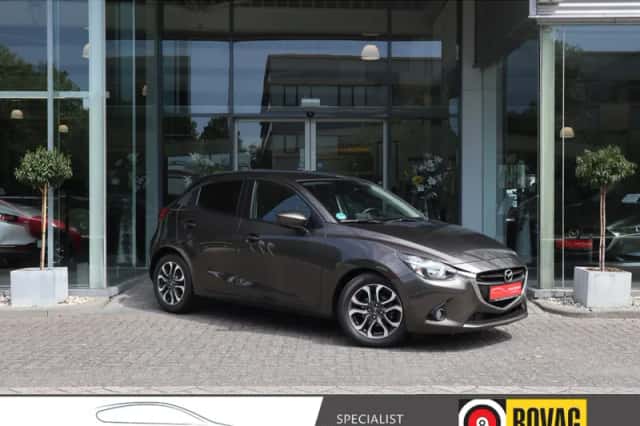 Mazda 2 (2016) thumbnail 2