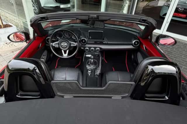 Mazda MX-5 (2015) thumbnail 4