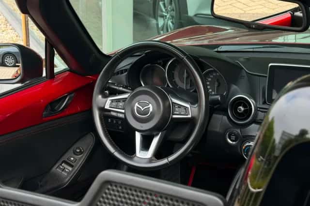 Mazda MX-5 (2015) thumbnail 6
