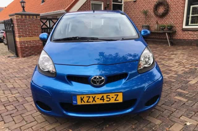 Toyota Aygo (2010) thumbnail 2
