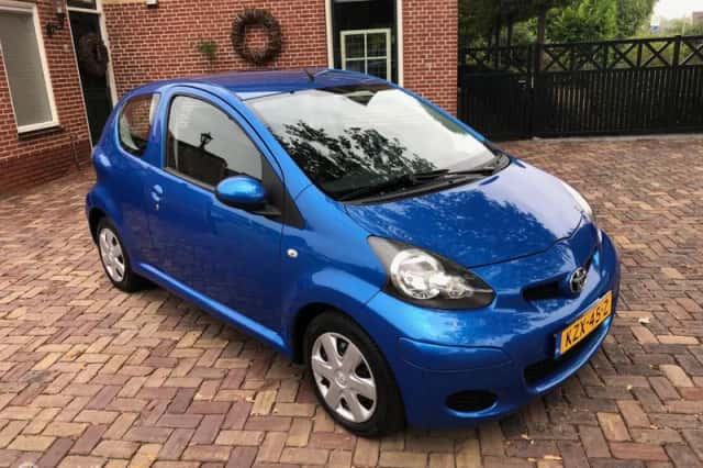 Toyota Aygo (2010) thumbnail 3