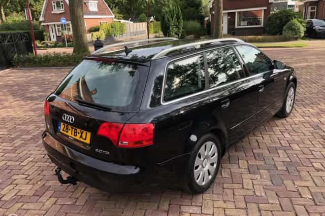 Audi A4 (2006) thumbnail 4