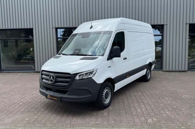 Mercedes-Benz eSprinter (2025) thumbnail 2