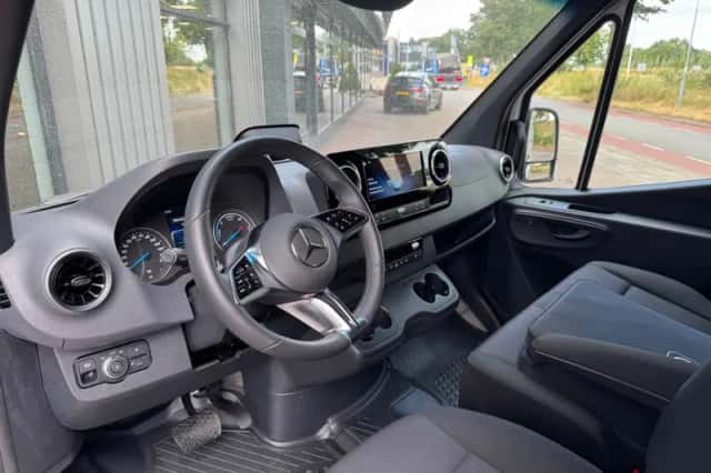 Mercedes-Benz eSprinter (2025) thumbnail 3