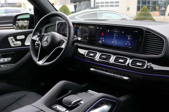 Mercedes-Benz GLE (2025) thumbnail 3