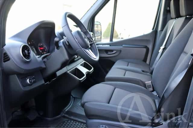 Mercedes-Benz Sprinter (2023) thumbnail 4