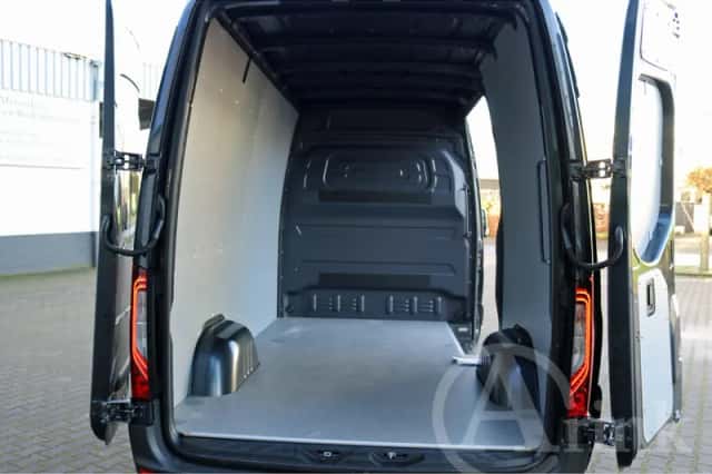 Mercedes-Benz Sprinter (2023) thumbnail 6