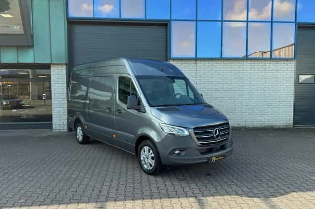 Mercedes-Benz Sprinter (2023) thumbnail 2