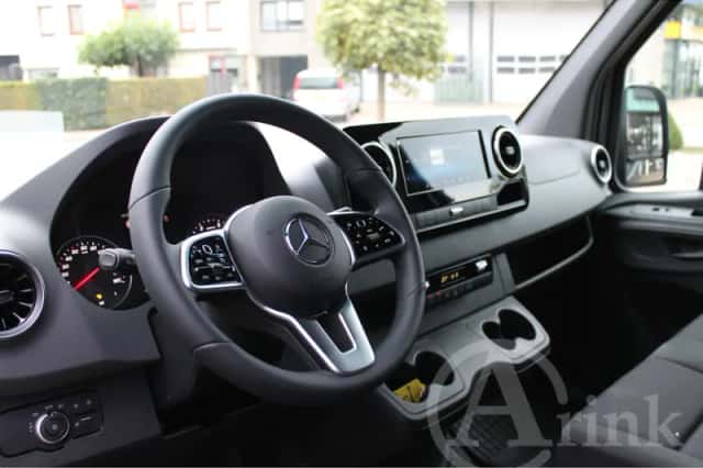 Mercedes-Benz Sprinter (2023) thumbnail 4