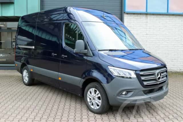 Mercedes-Benz Sprinter (2023) thumbnail 1