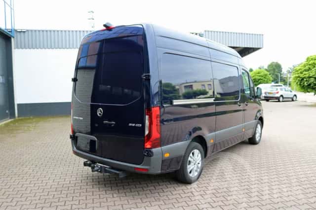 Mercedes-Benz Sprinter (2023) thumbnail 5